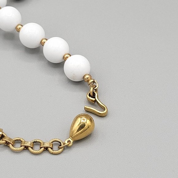 Monet White Beaded Necklace Gold Tone Spacer Hook Clasp 16 in Vintage 1990s - Picture 6 of 8